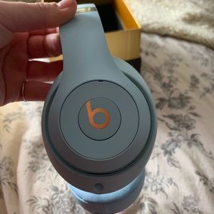 BRAND NEW W BOX STUDIO 3 beats